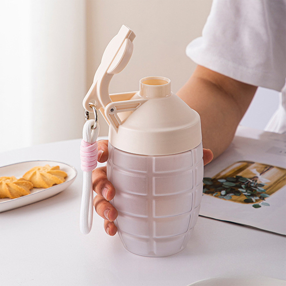 Nutrition In Fitness - 600ml Hochkapazitäts-Sportflasche für Proteinshakes und Fitness-Ernährungsmischungen